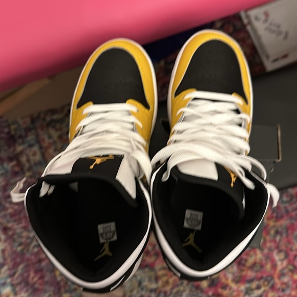 TODAY SALE ONLY - Air Jordans 1  mid, GS 6 1/2 boys - Picture 10 of 11